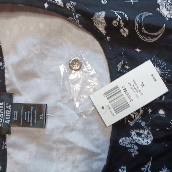 Hot Topic Halloween Black & White Batty Romper Size XL NWT - Picture 2 of 7